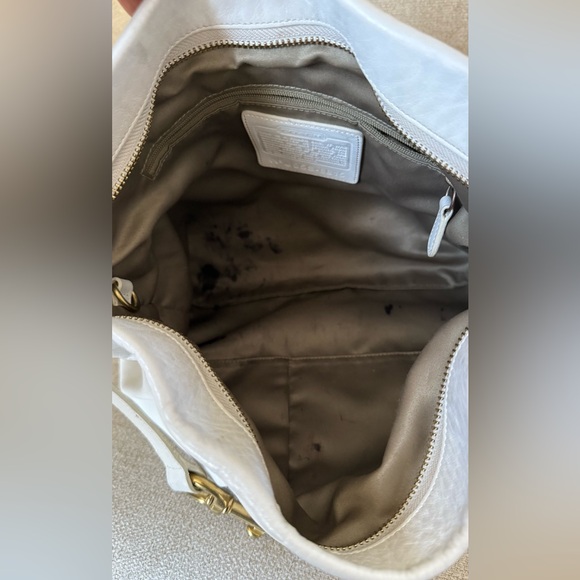 Coach white Pebbled leather Shoulder Bag with Gold hardware - Picture 10 of 14